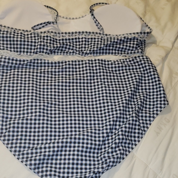 bikini - Picture 2 of 2